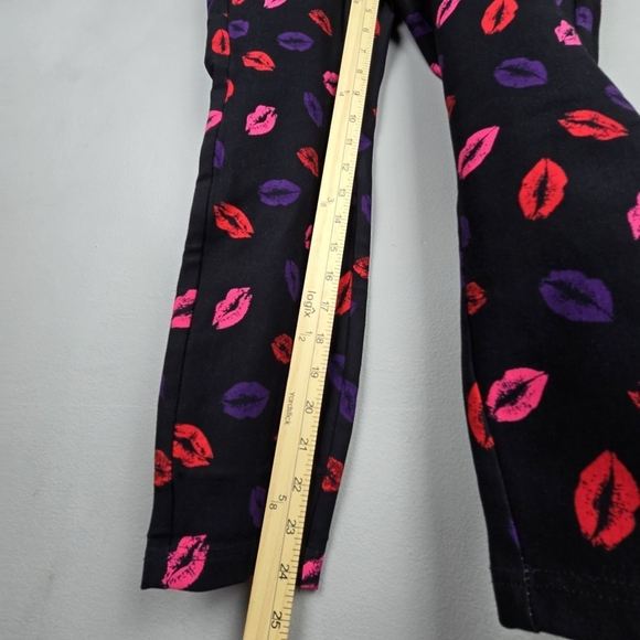 TORRID‎ High Rise Pixie Pants Kiss Lips All Over Print Black Red Women Plus Sz L - Picture 15 of 15